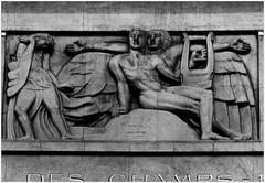 Apollon et la méditation (bas-relief de la façade)